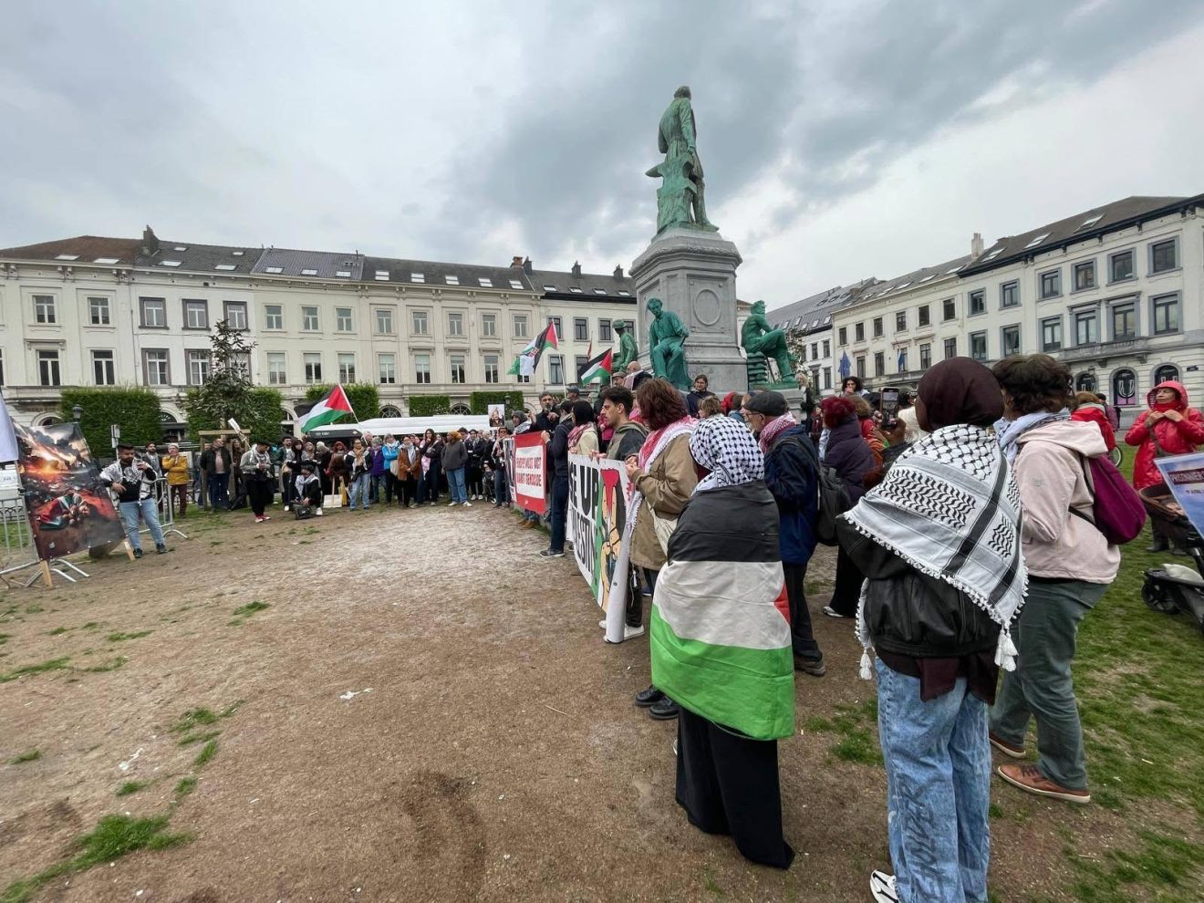 المئات من موظفي الاتحاد الأوروبي يتظاهرون في بروكسل دعما لفلسطين