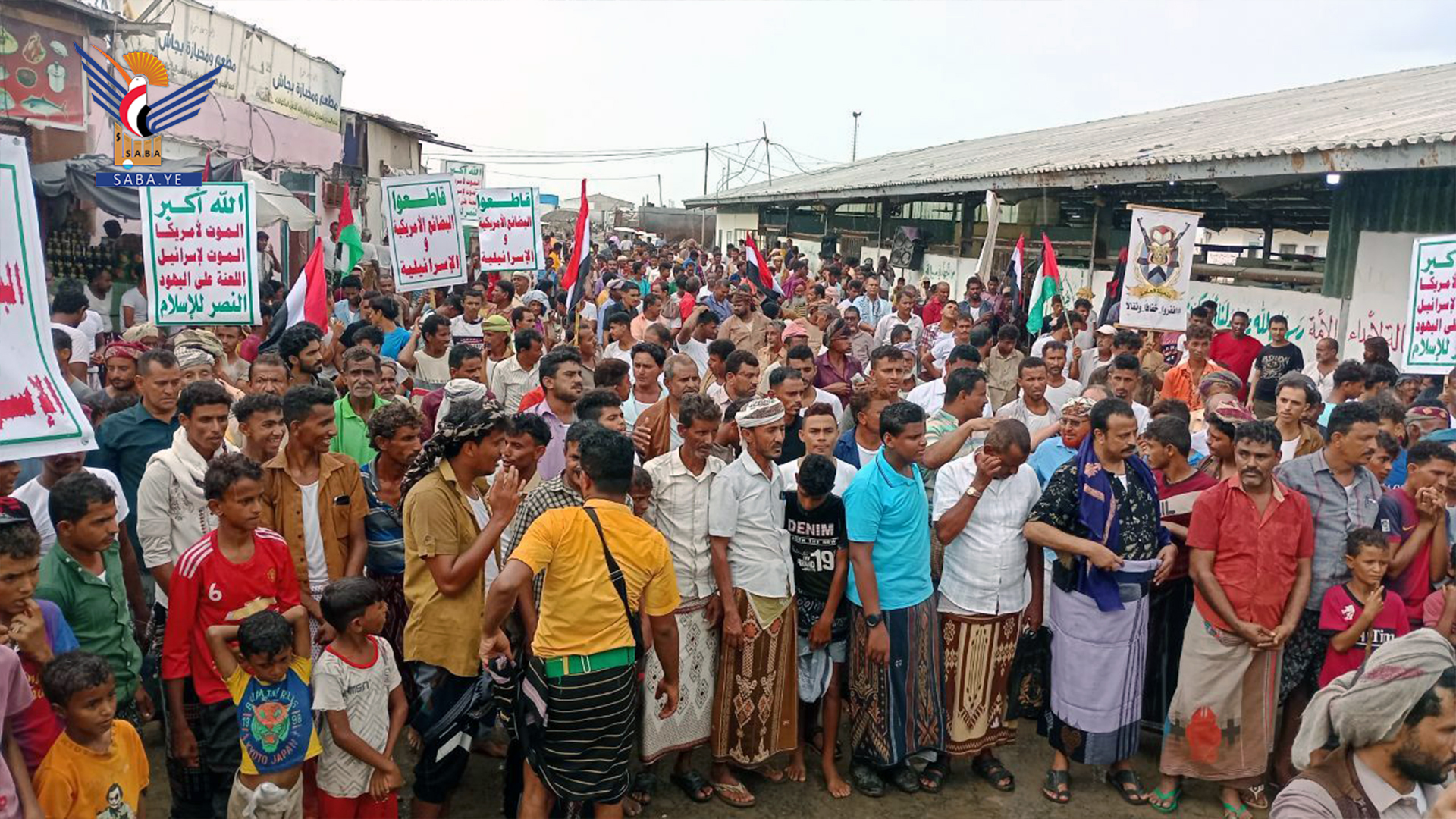 أبناء الحديدة يحتشدون في 49 ساحة بمسيرات " مع غزة والأقصى .. جهاد وثبات حتى النصر"