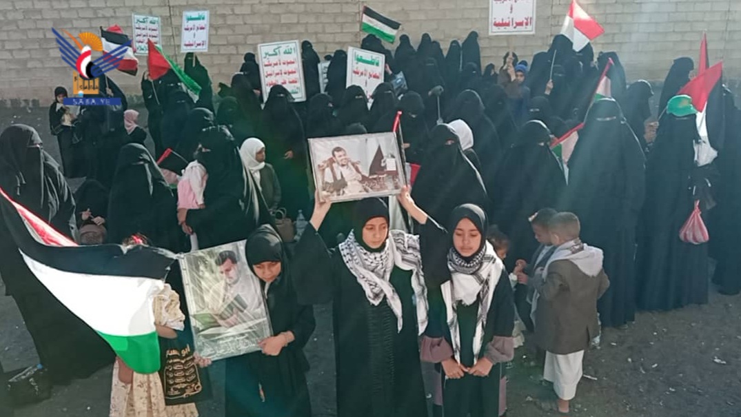 وقفات نسائية في همدان بمناسبة عيد ثورة 21 سبتمبر وتضامنًا مع فلسطين