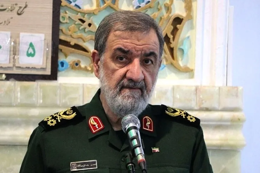 اللواء رضائي لقائد الثورة: أبناؤك سيصونون أمن إيران ورفعتها 