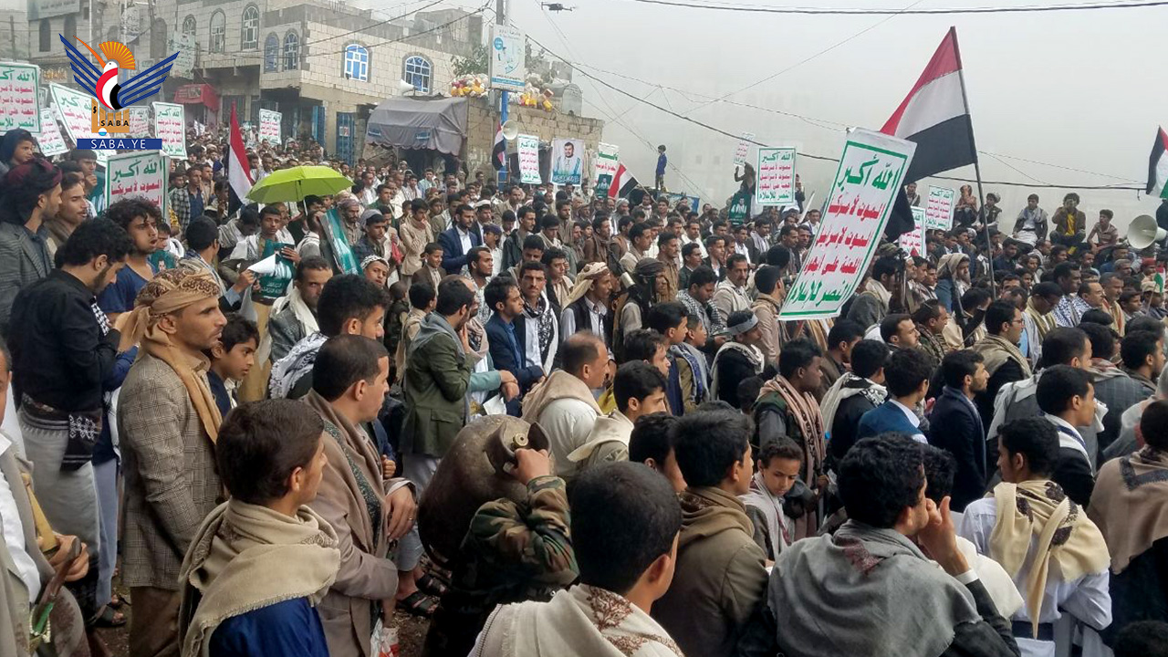  أبناء حجة يحتشدون في ساحات مسيرات "مع غزة جهاد مقدس ولا خطوط حمراء"