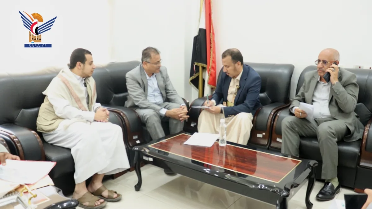 مناقشة التعاون بين مصلحة الضرائب والجمارك وقطاع الاستثمار بهيئة الأوقاف