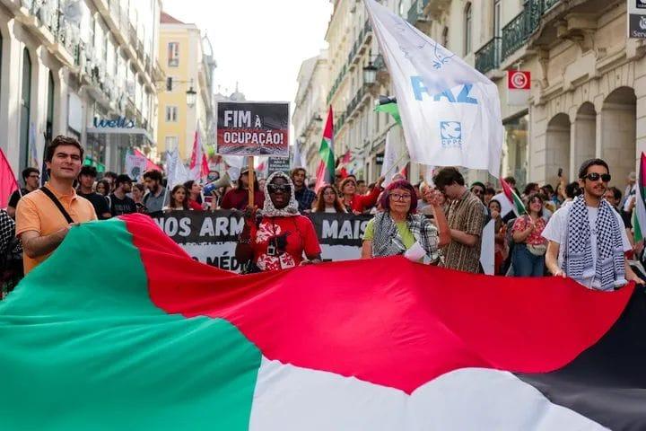 تظاهرة في البرتغال تنديداً باستمرار جريمة الإبادة الجماعية بحق الشعب الفلسطيني