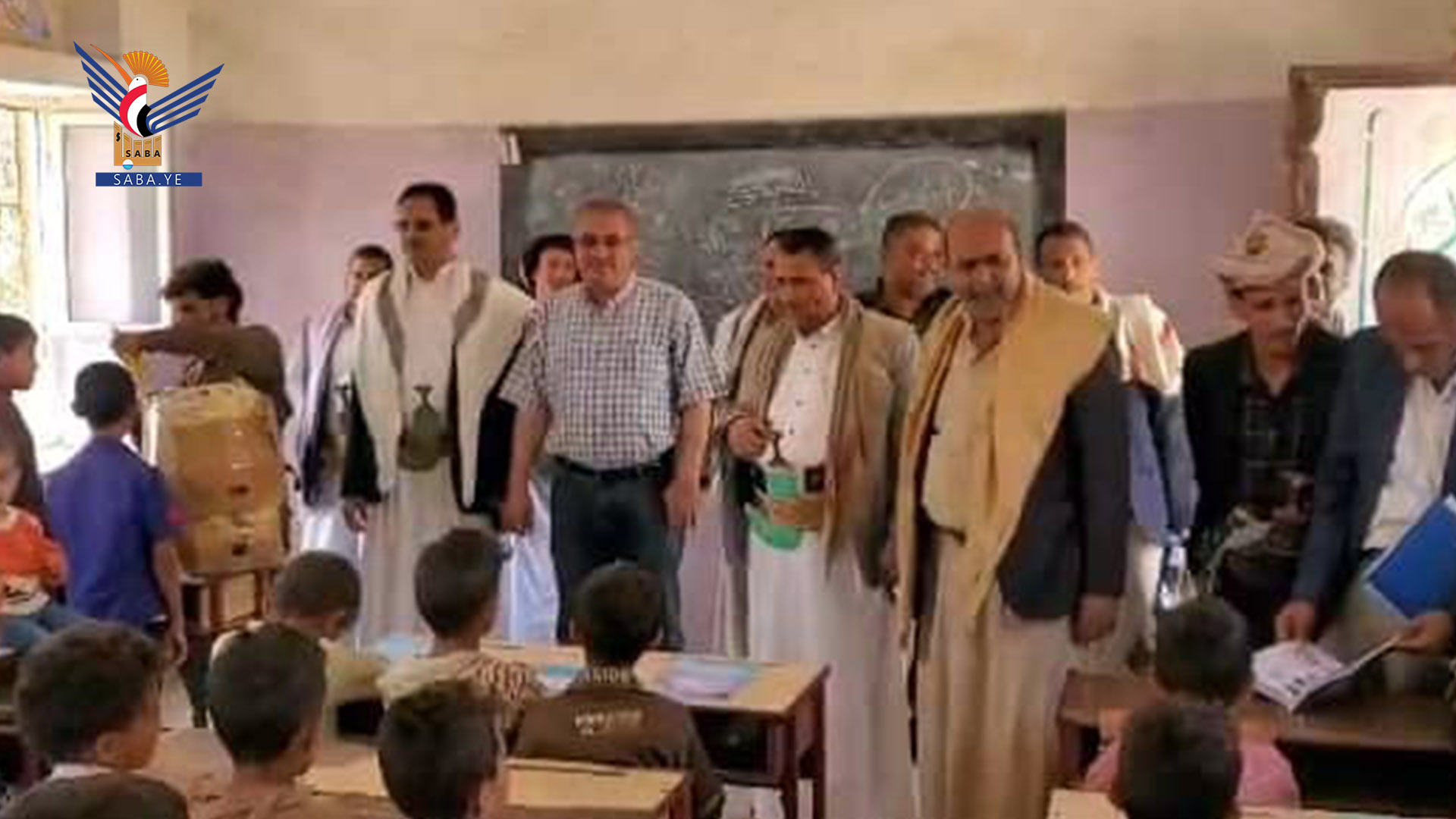 رئيس جامعة المحويت يتفقد الأنشطة الصيفية في مركز الشهيد الملصي