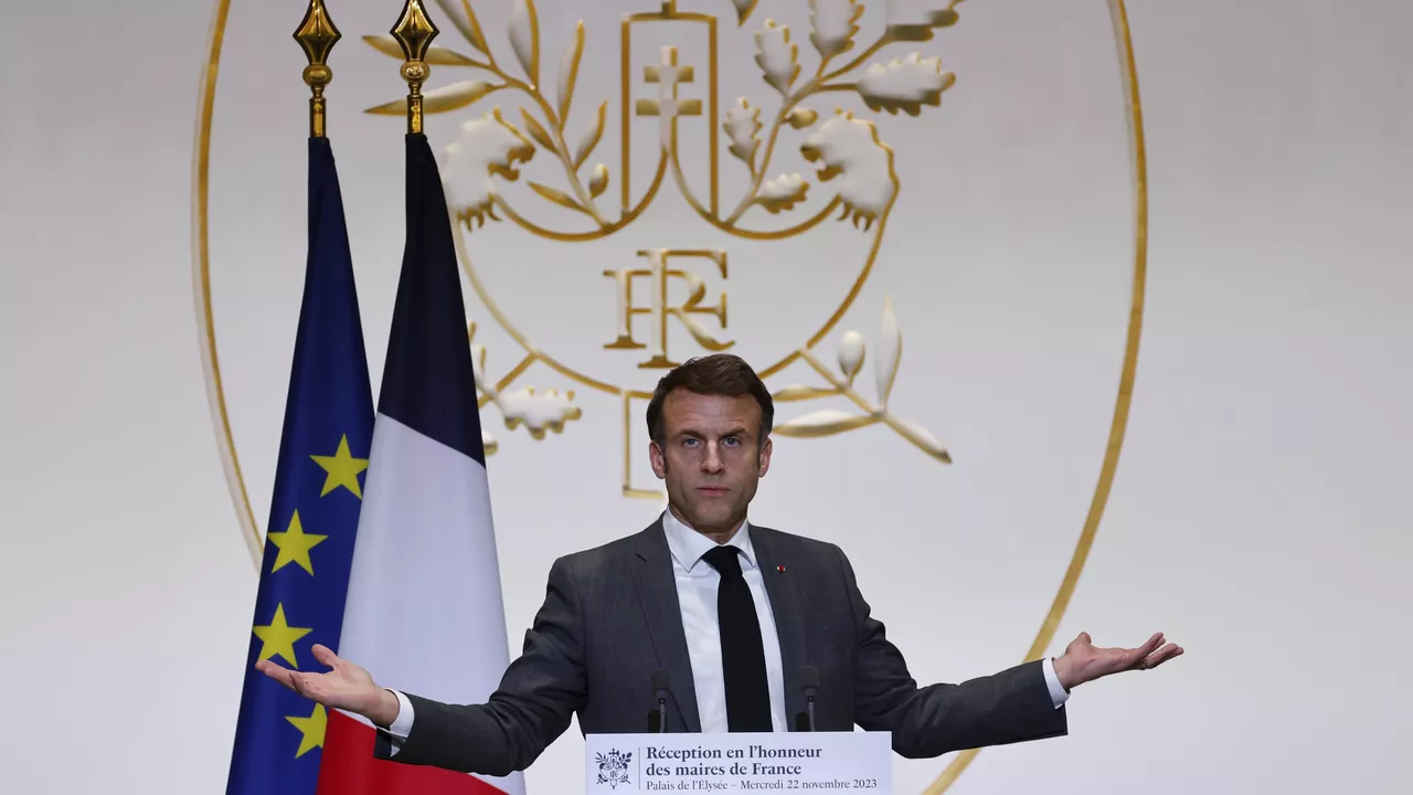 الرئيس الفرنسي يهدد المعارضة مجددا بحل البرلمان