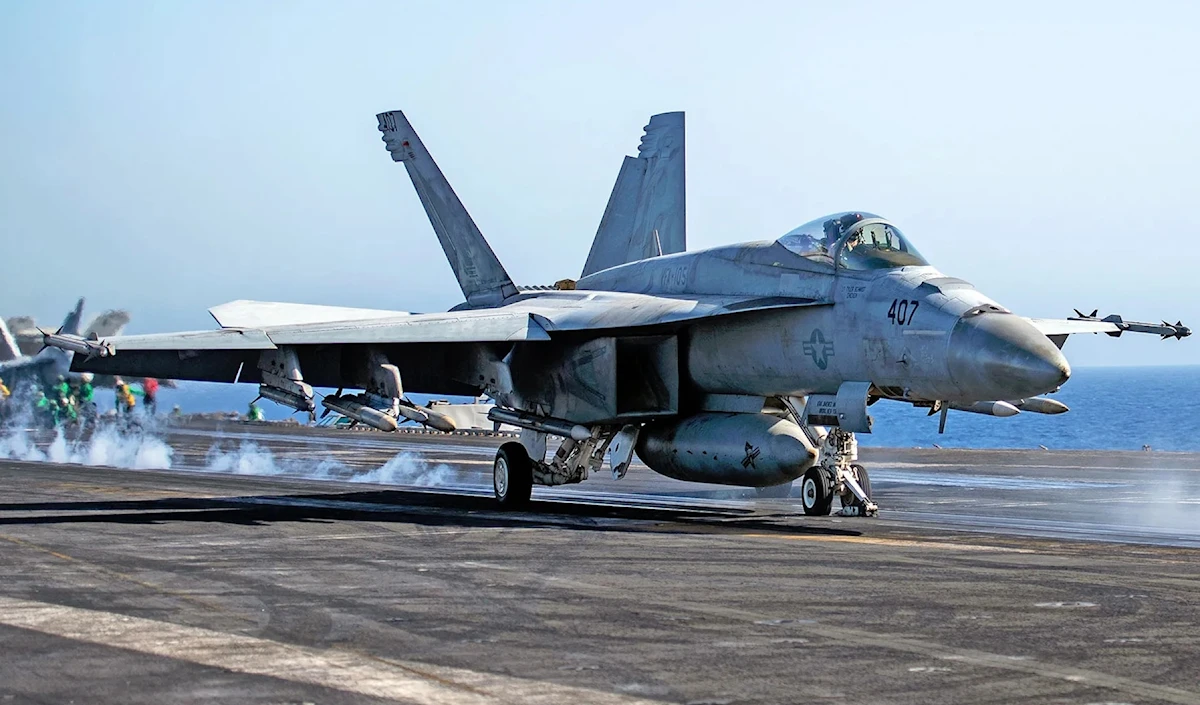 للمرة الثانية في أقل من 10 أيام... مقاتلة أميركية تسقط في البحر الأحمر للمرة الثانية في أقل من 10 أيام... مقاتلة أميركية تسقط في البحر الأحمر