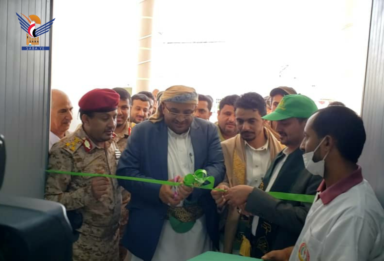 المساوى والقعود يفتتحان مركز الغسيل الكلوي بالمستشفى العسكري بتعز