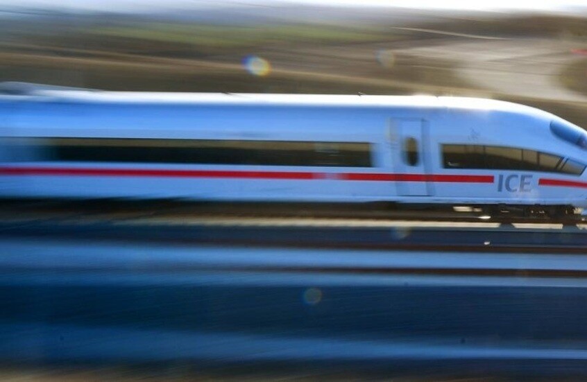 إصابة أربعة اشخاص في هجوم بفأس على ركاب قطار في ألمانيا إصابة أربعة اشخاص في هجوم بفأس على ركاب قطار في ألمانيا