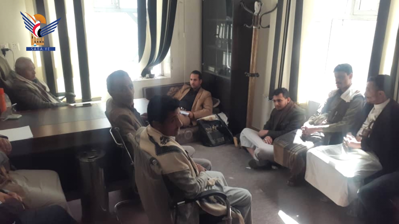 إب .. بدء دورة تثقيفية لموظفي فرع هيئة تنظيم شؤون النقل البري