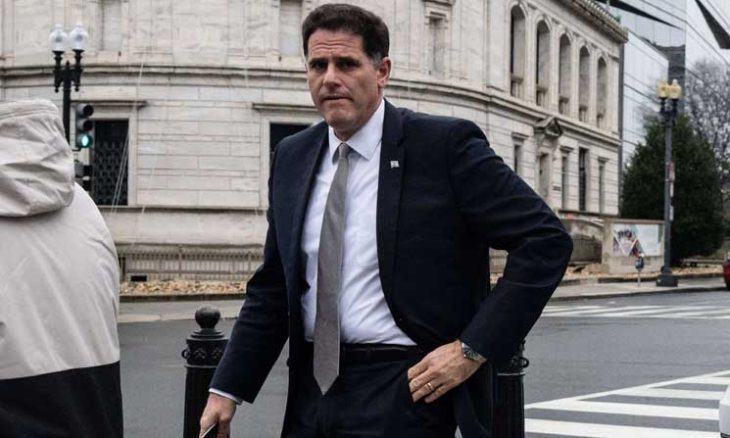 عائلات الأسرى في "إسرائيل" تطالب ديرمر بالاستقالة من رئاسة فريق التفاوض