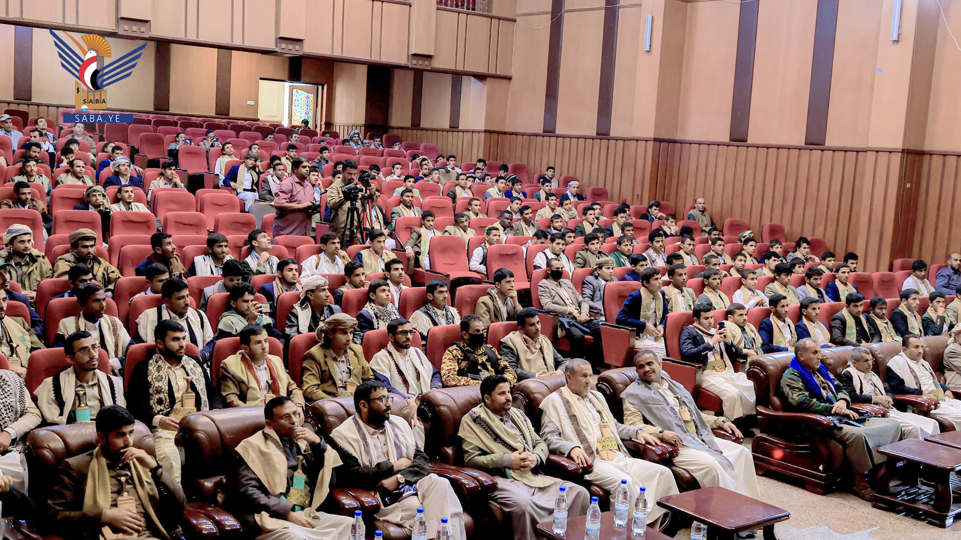 وزير الشباب يكرم الخريجين من طلاب كلية البدر للقرآن الكريم