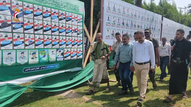 الحديدة.. قيادة وموظفو صندوق النظافة يزورون روضة ومعرضي صور الشهداء