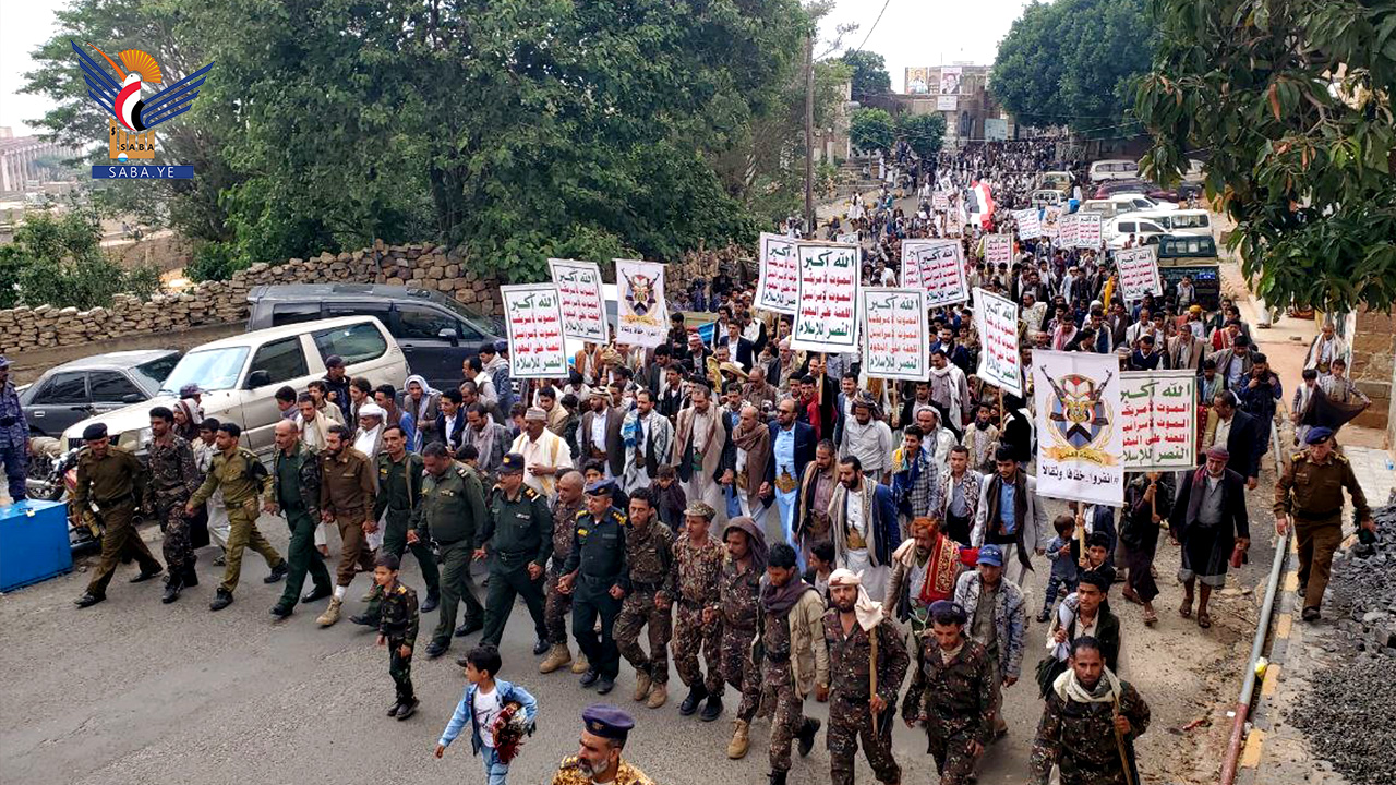  أبناء المحويت يحتشدون في 22 ساحة بمسيرات "مع غزة جهاد مقدس ولا خطوط حمراء" 