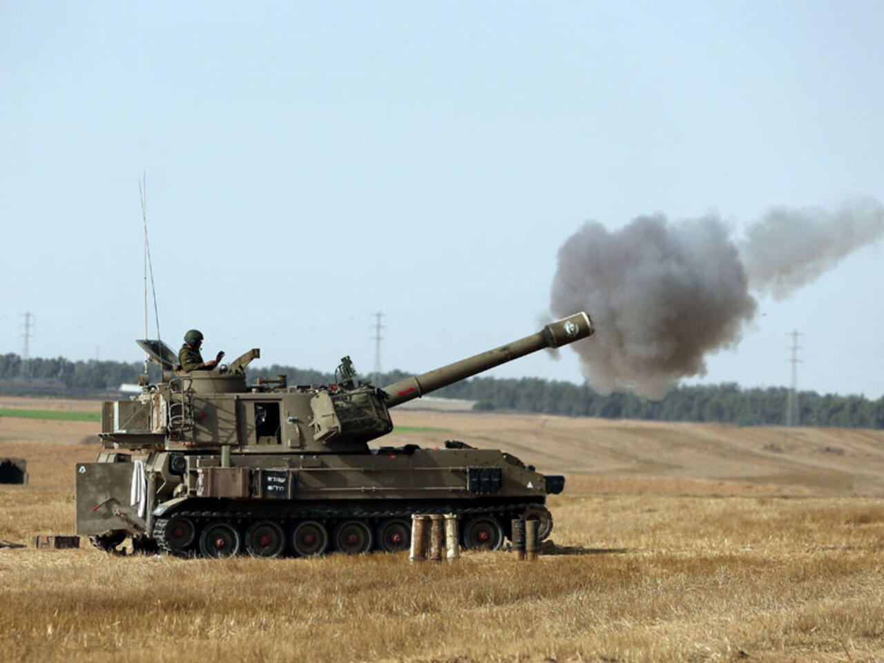 المرصد السوري:العدو الصهيوني يستهدف تل أحمر الشرقي في ريف القنيطرة