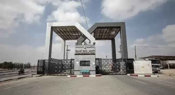 العدو الإسرائيلي يعتقل فلسطينيا أثناء عودته من خلال معبر رفح