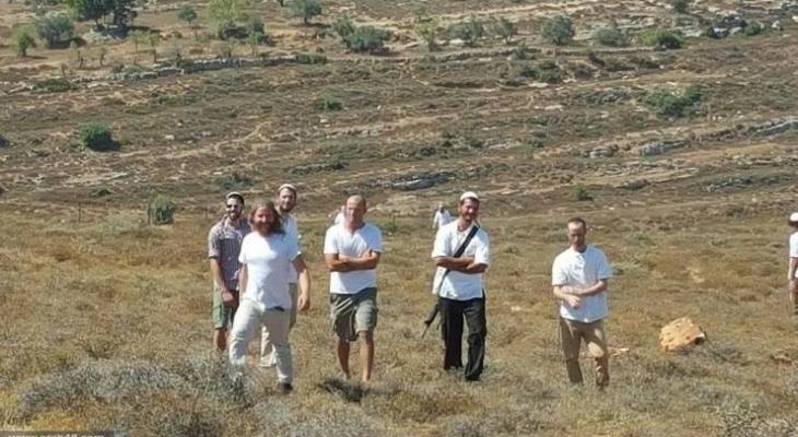 مستوطنون يعتدون على مركبات وأراضي الفلسطينيين بالضفة والقدس المحتلة