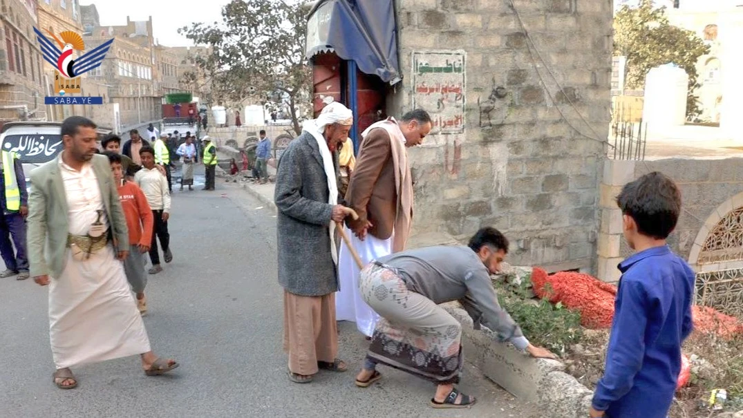 محافظ حجة يطلّع على تنفيذ مشروع أعمال صيانة الطرق بمركز المحافظة