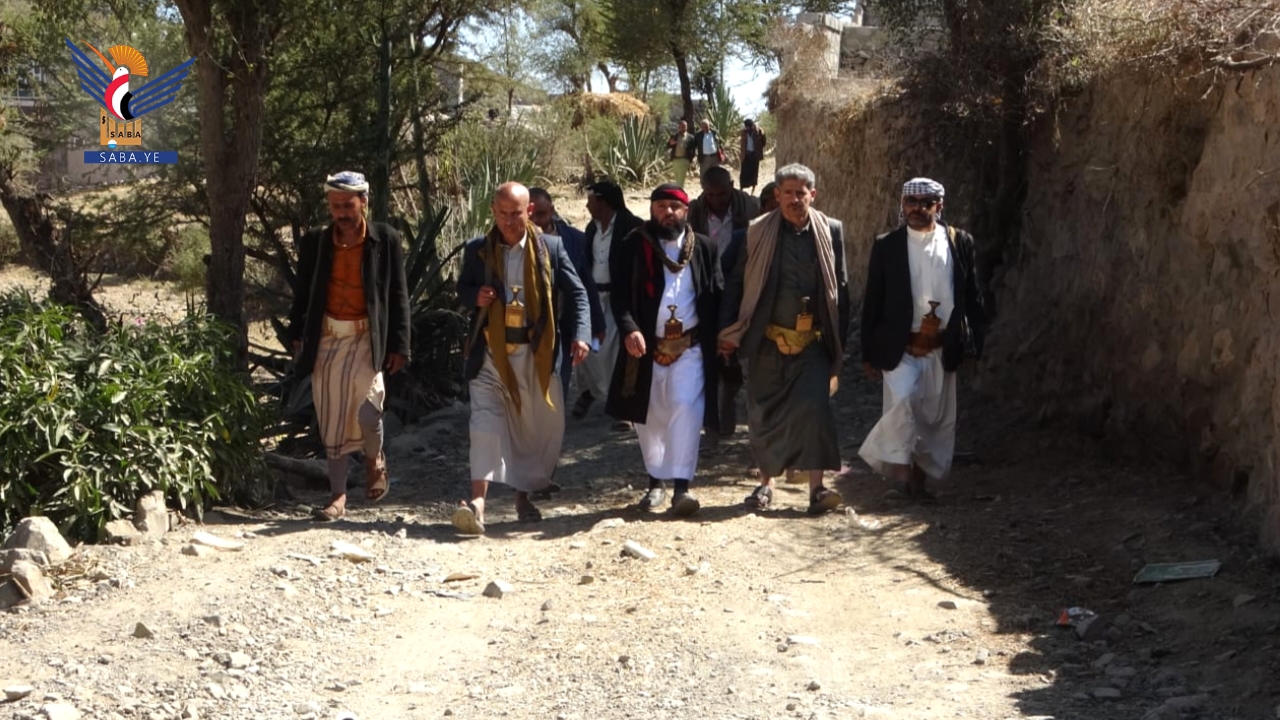 تسليم وتدشين العمل بمشروع رصف طريق ممسى العدن في مديرية بعدان بإب