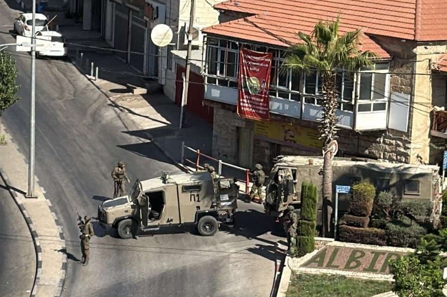 قوات العدو الإسرائيلي تقتحم مدينة البيرة بالضفة وبلدة كفر عقب شمال القدس