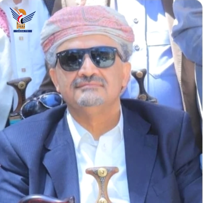 الشيخ حمير الأحمر يعزي الرئيس المشاط في وفاة والدته