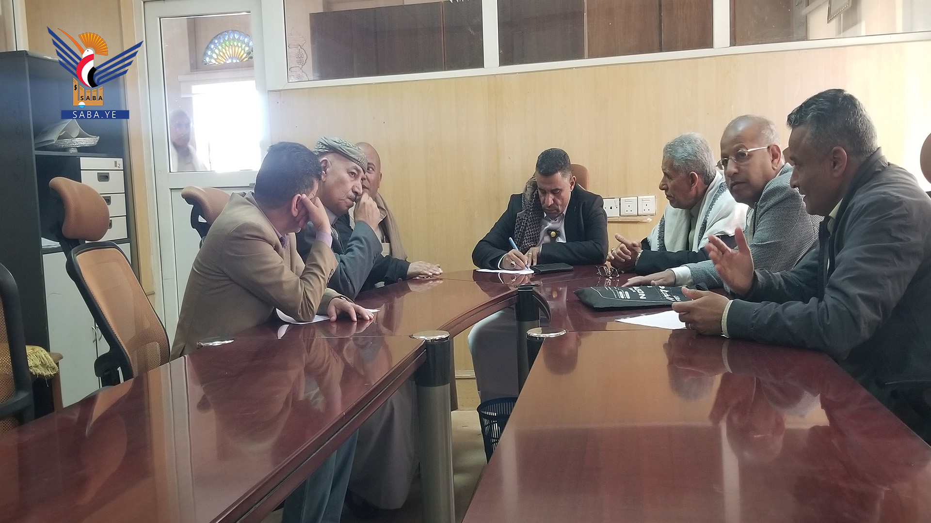 نائب وزير الكهرباء والمياه يطلّع على سير العمل بهيئة مشاريع مياه الريف