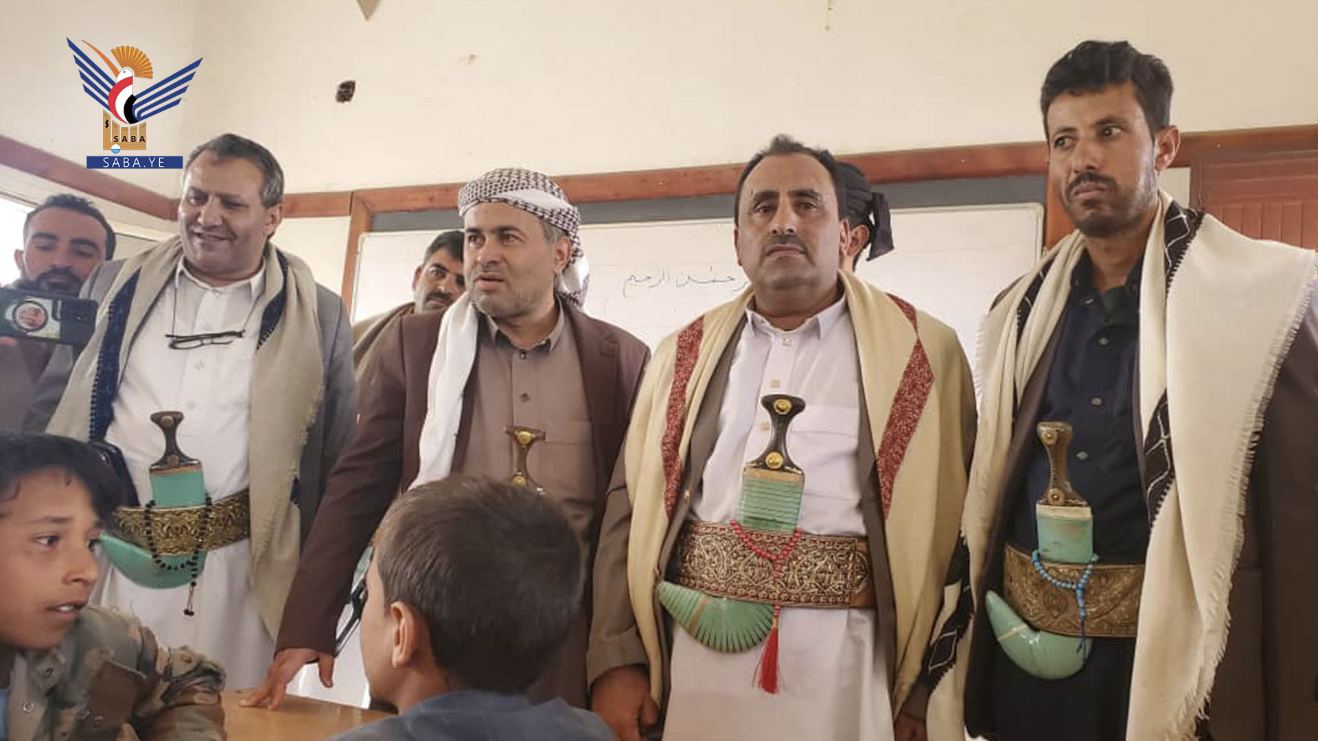 محافظ عمران يتفقد الدورات الصيفية بمديرية عيال سريح