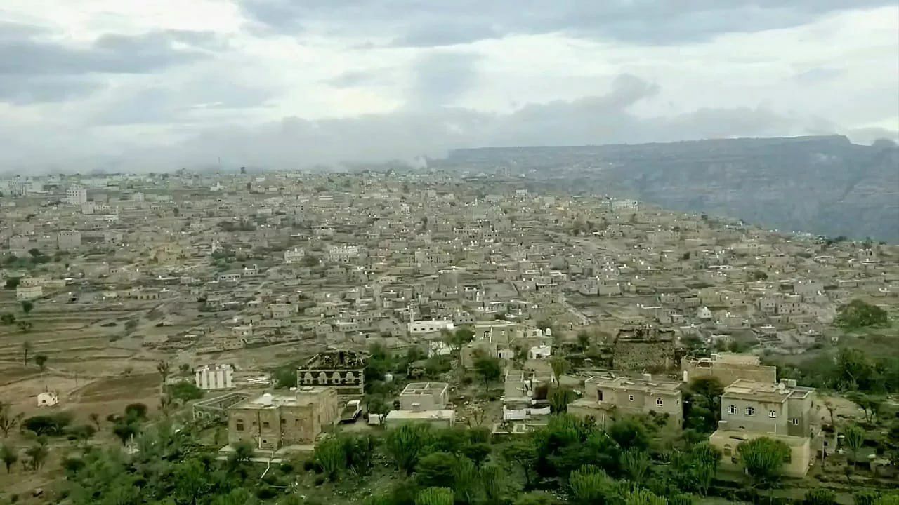 الحجرية خارج "فخ" المناطقية