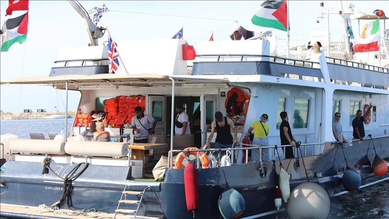 أسطول الصمود العالمي يرحب بحماية البحرية الإيطالية ويحث اليونان على حماية المدنيين