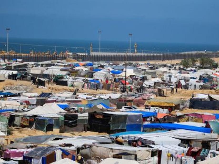 أهالي مخيم خان يونس بغزة يرفضون أوامر العدو الصهيوني بالإخلاء