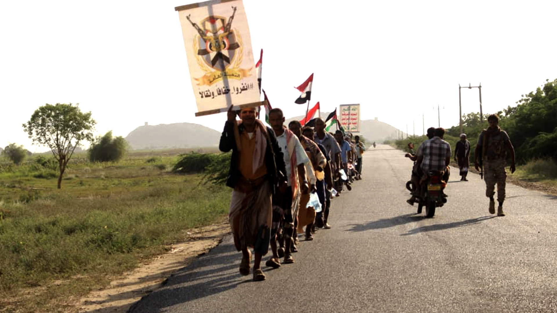 مسير لخريجي الدفعة الثالثة من دورات طوفان الأقصى في مديرية اللحية بالحديدة