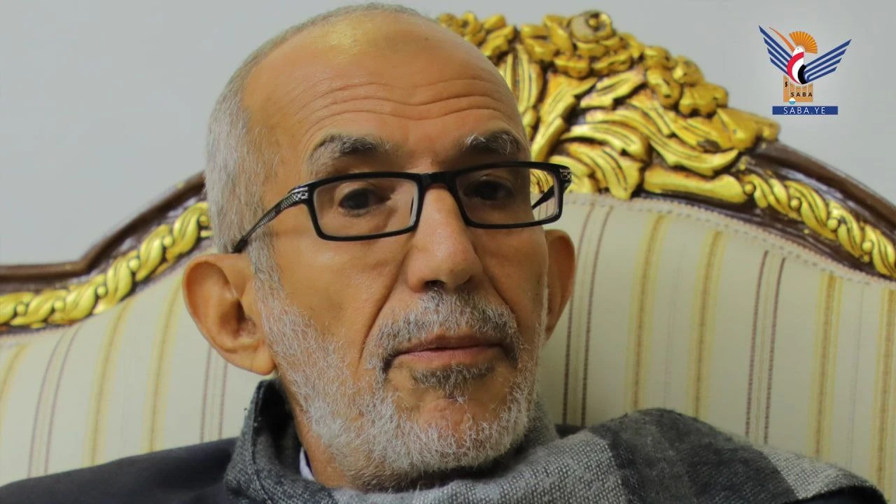 رئيس المركز الوطني للوثائق يعزي الرئيس المشاط في وفاة والدته