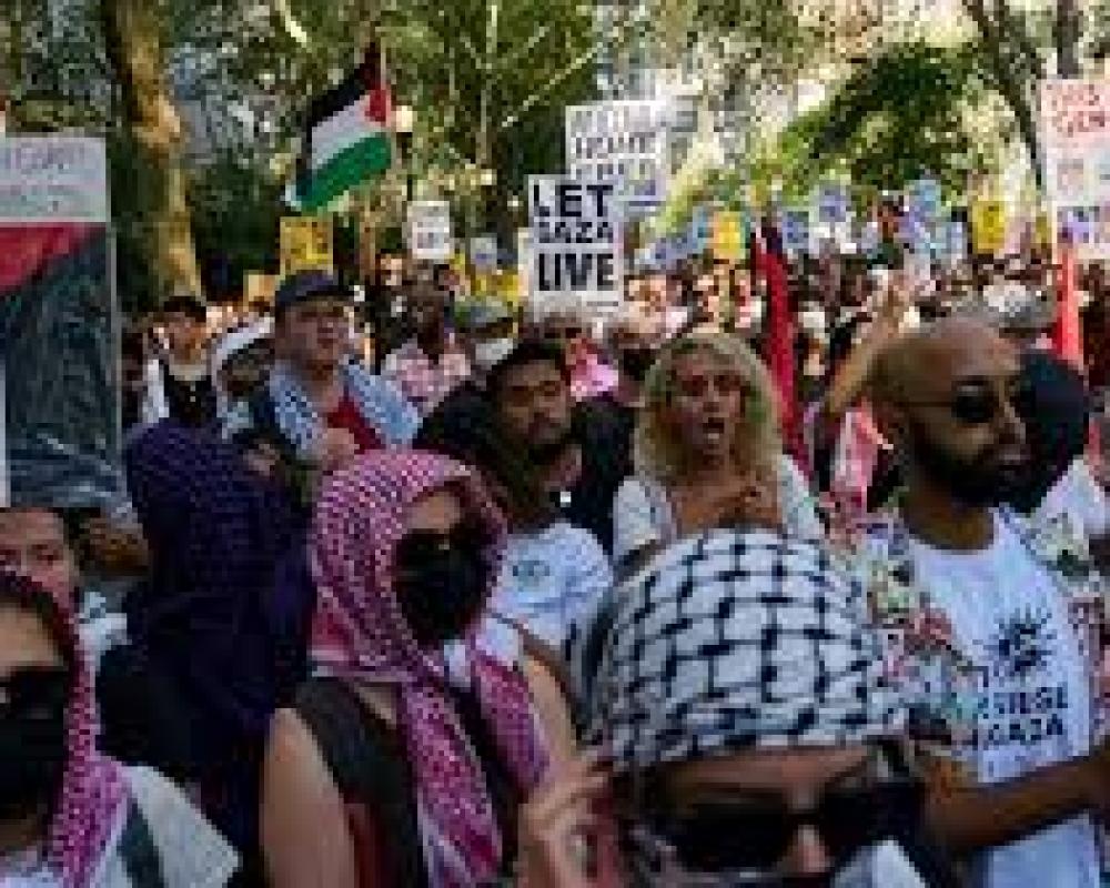 الآلاف يتظاهرون في نيويورك رفضا للعدوان الاسرائيلي المتواصل على قطاع غزة