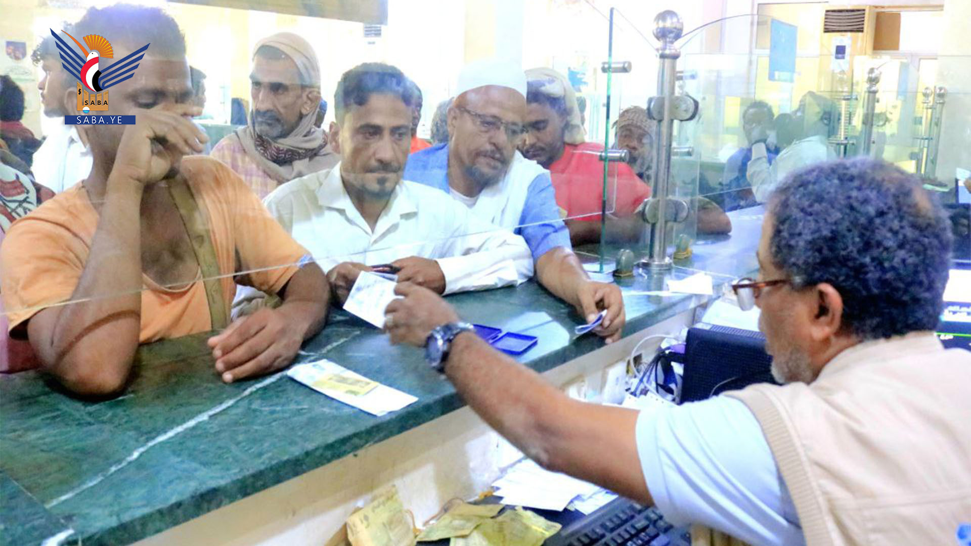 تدشين مشروعي زكاة الفطر والمساعدات النقدية في الحديدة بتكلفة 800 مليون ريال