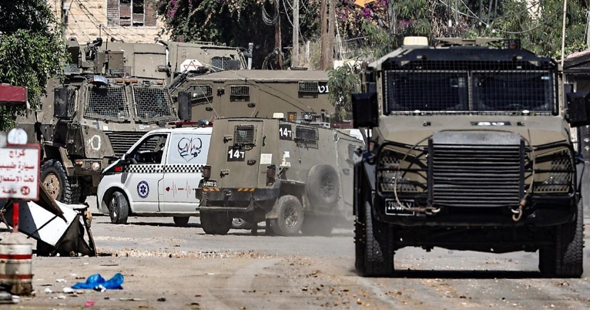 العدو الإسرائيلي يقتحم مخيم بلاطة شرق نابلس ويحاصر منزلا