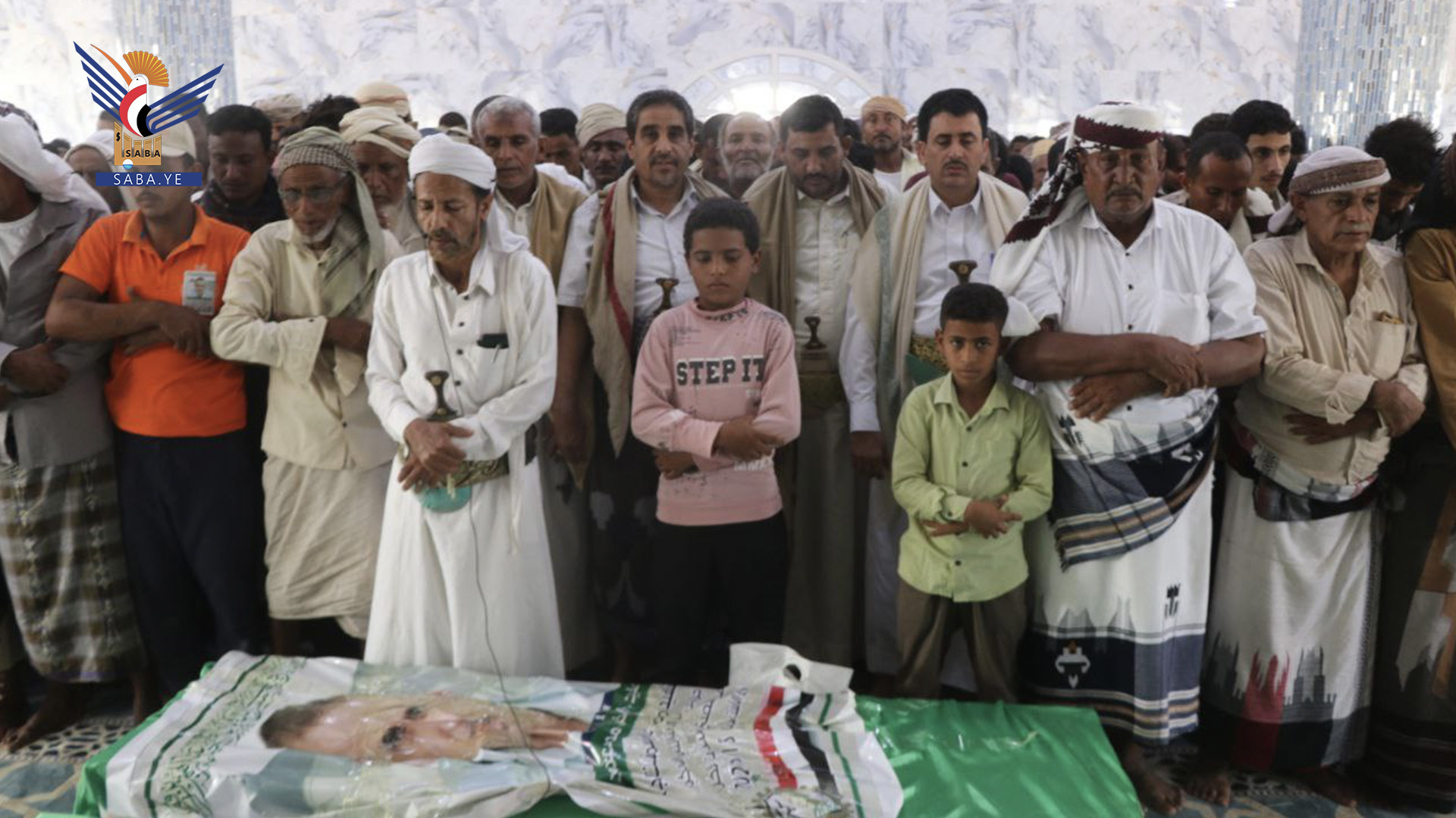 تشييع جثامين شهداء العدوان الصهيوني على مصنع إسمنت باجل في الحديدة