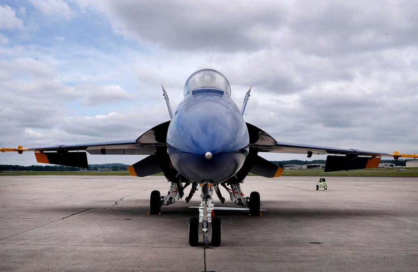 تحطم طائرة عسكرية أمريكية من طراز "أف/أي- 18 أي" بالقرب من سواحل فرجينيا