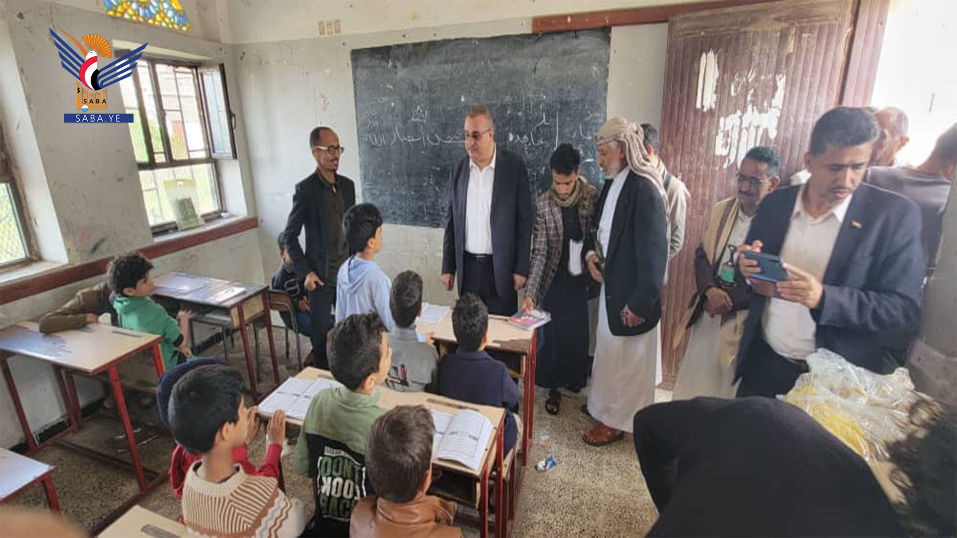 رئيس جامعة المحويت يتفقد الدورات الصيفية  