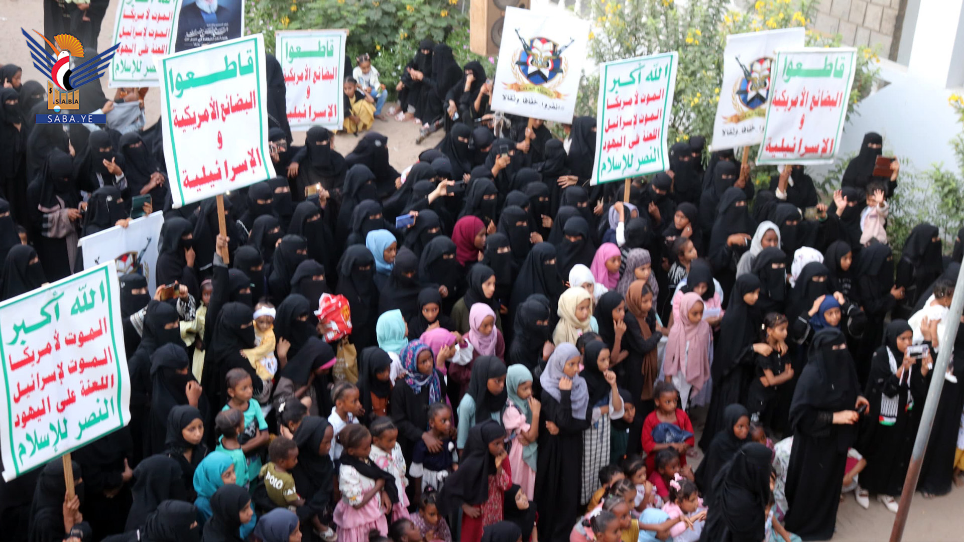 وقفة نسائية حاشدة في المراوعة بالحديدة للتنديد بجرائم القتل والتجويع في غزة