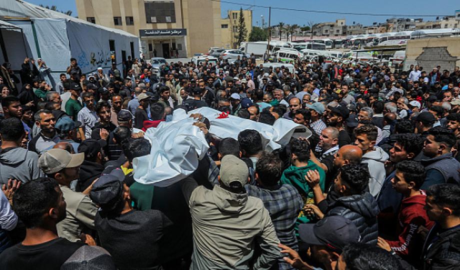 استشهاد فلسطين وإصابة آخرين في قصف العدو الإسرائيلي واستهدافه المواطنين في قطاع غزة