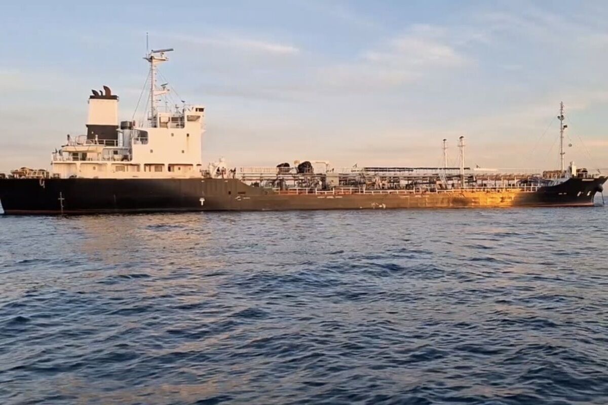 الحرس الثوري الإيراني يعلن ضبط سفينتين تحملان وقوداً مهرباً في الخليج