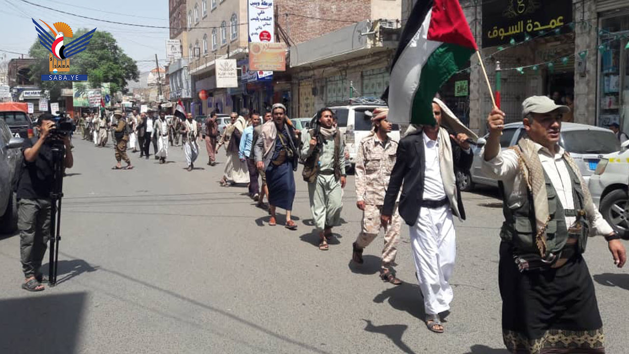 مسير شعبي مسلح بمديرية التحرير وفاءً وتعظيماً لرسول الله ونصرة لغزة