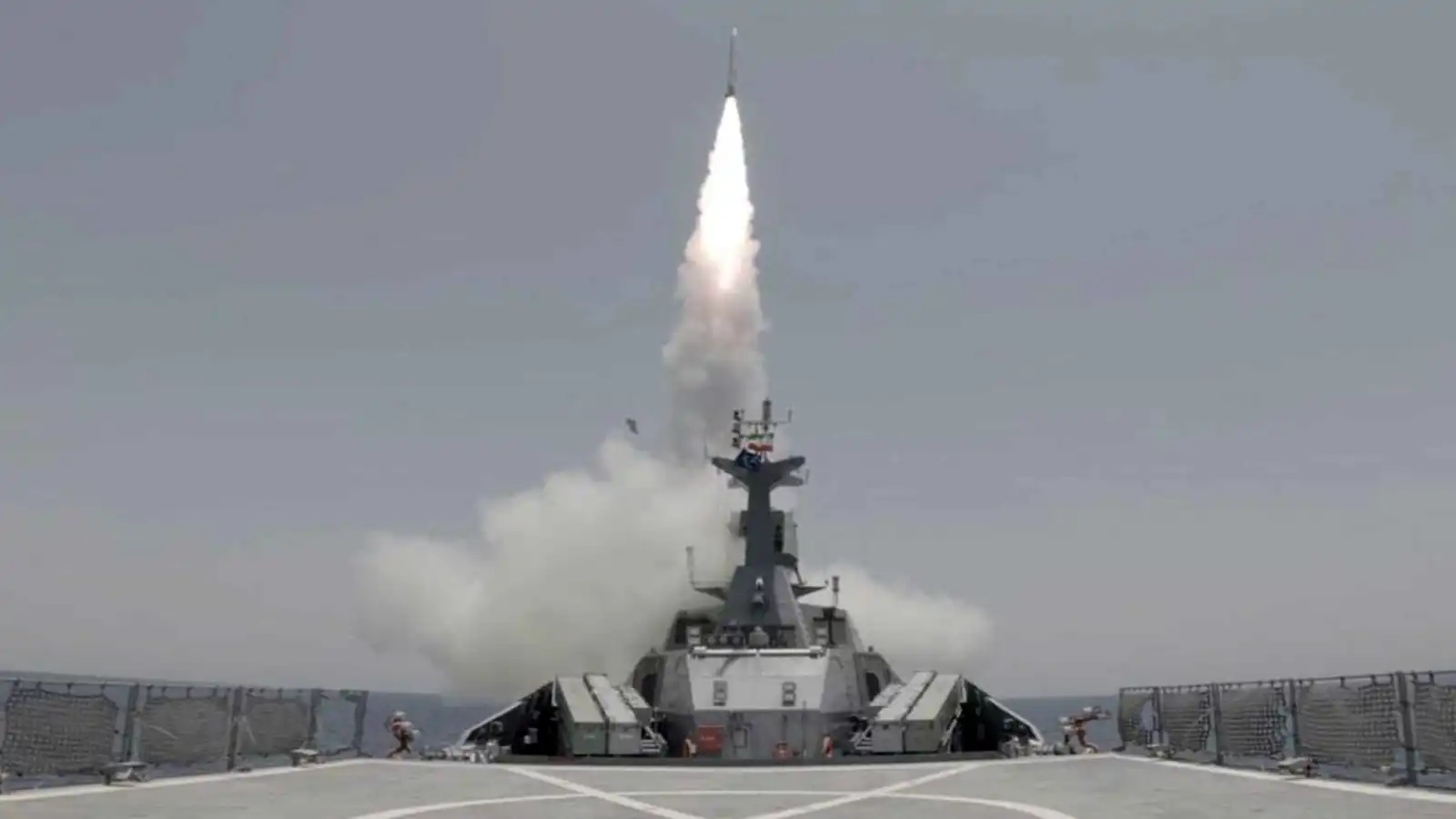 حرس الثورة: ​أي ​محاولة من قبل السفن الحربية ​لعبور ​مضيق هرمز ستواجه برد ‌قوي