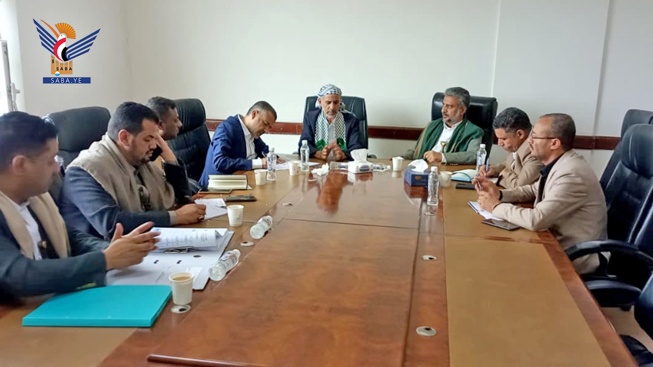 مناقشة احتياجات مؤسسة الكهرباء وتداعيات استهداف العدو الصهيوني لمحطات التوليد