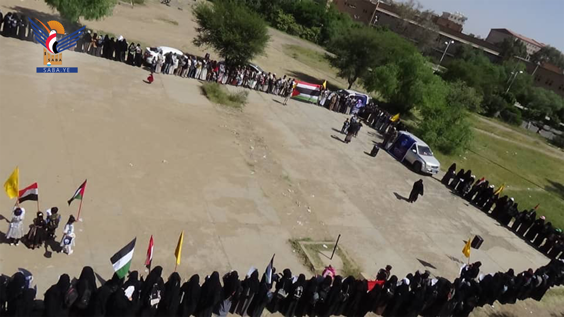 وقفة لأكاديميي وطلاب معهد الشوكاني بصنعاء وفاءً للشهيد السيد حسن نصر الله وقفة لأكاديميي وطلاب معهد الشوكاني بصنعاء وفاءً للشهيد السيد حسن نصر الله