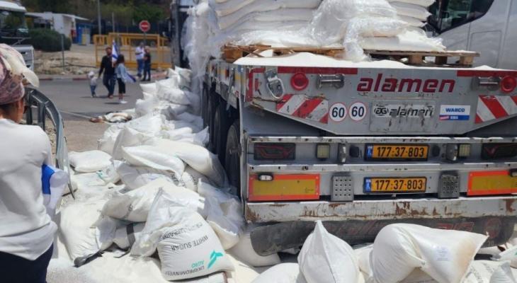 العدو الإسرائيلي يتلف حمولة ألف شاحنة مساعدات موجهة لأهالي غزة العدو الإسرائيلي يتلف حمولة ألف شاحنة مساعدات موجهة لأهالي غزة