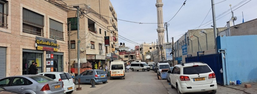 قوات العدو الإسرائيلي تعتقل مقدسيين اثنين من مخيم قلنديا شمال القدس