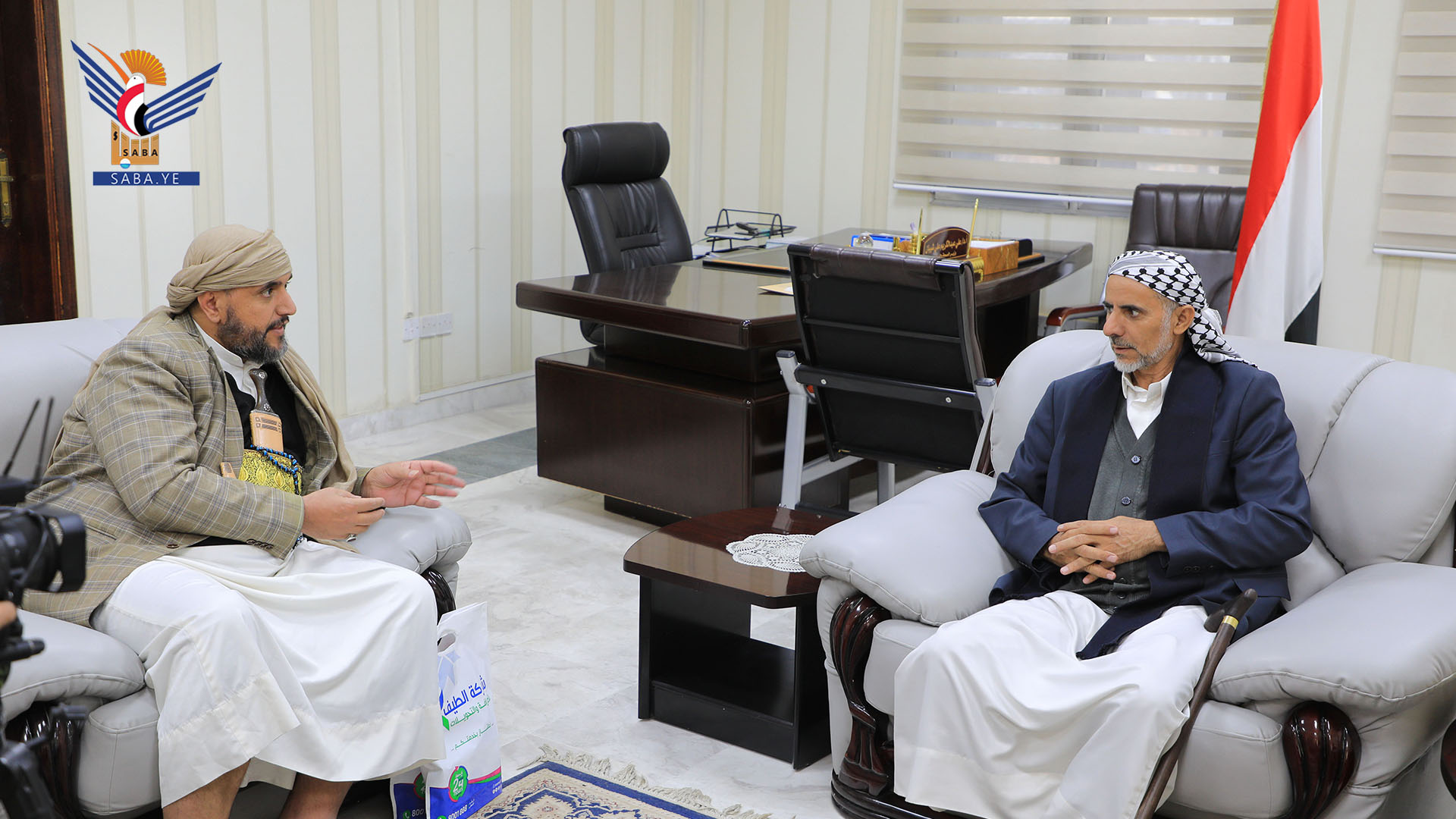 القائم بأعمال رئيس الوزراء يلتقي محافظ صنعاء الهادي 