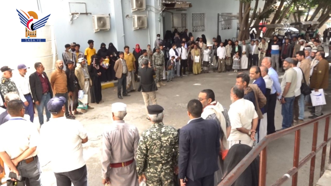 وقفة لمنتسبي المركز الوطني لعلاج الأورام وصندوق مكافحة السرطان تنديدًا بالإساءات المتكررة للقرآن