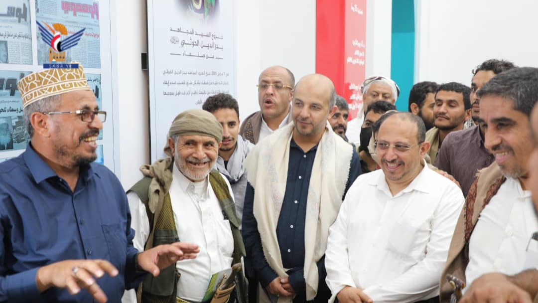 نائب وزير الاتصالات يزور معرض شهيد القرآن بالحديدة