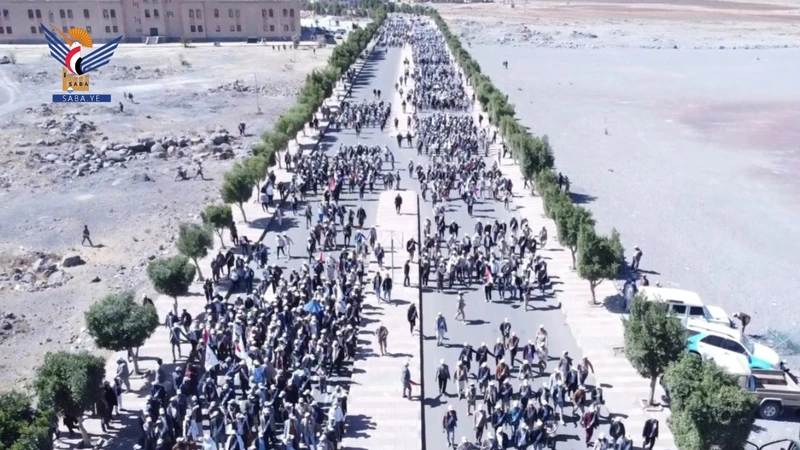 عرض طلابي حاشد لخريجي دورات "طوفان الأقصى" بجامعة ذمار